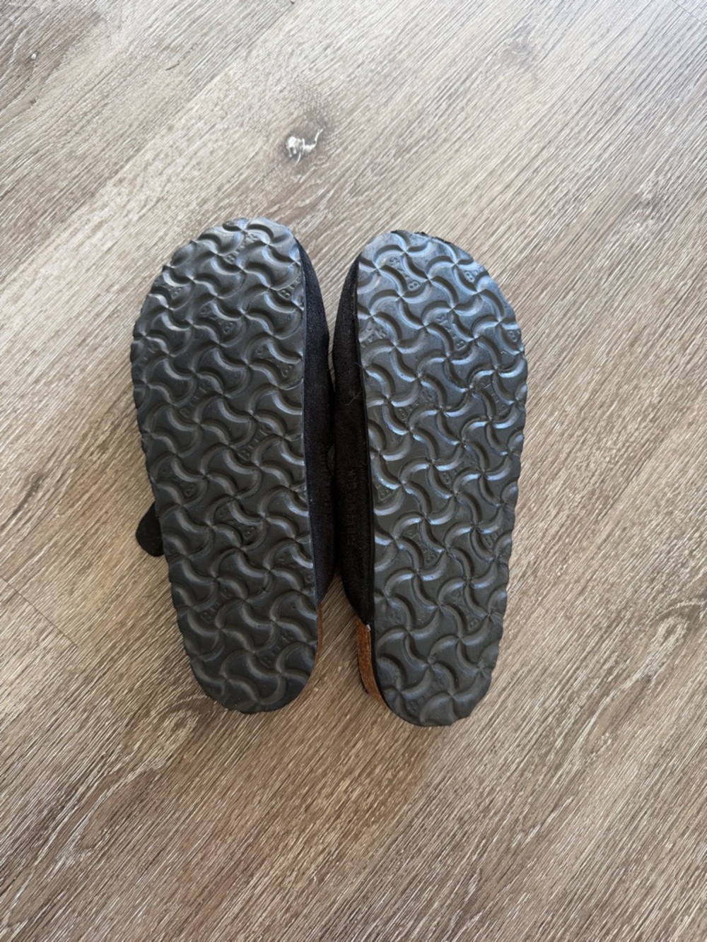 Birkenstock Womans Black Fleece-Lined Slip-On Clogs with Buckle - Picture 3 of 4